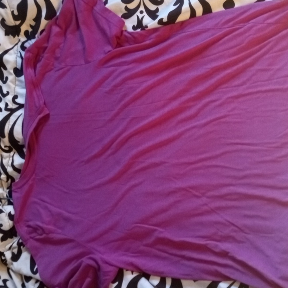 A maroon extra large T Shirt